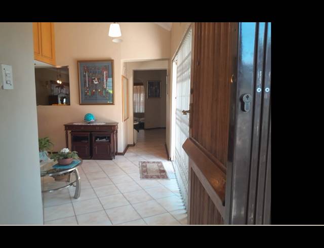 5 BEDROOM HOUSE FOR SALE IN MONDEOR
